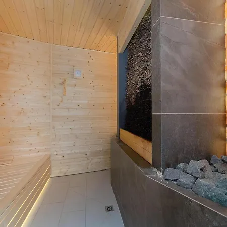 Near The Beach, Pool, Sauna Appartement